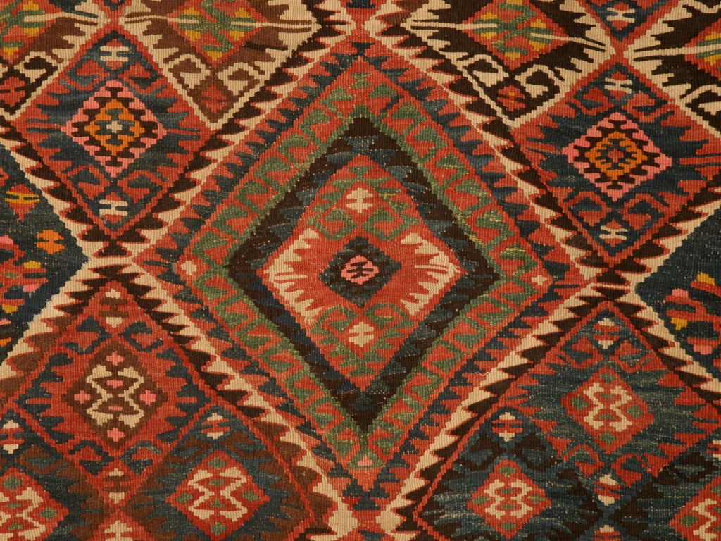 Designing with Area Rugs Patterned Rugs Area rugs are an ideal way to visually optimize space in both large and small rooms as well as add another layer of comfort, color and texture to the overall design. The patterned rugs we offer at west elm compliment any floor plan.