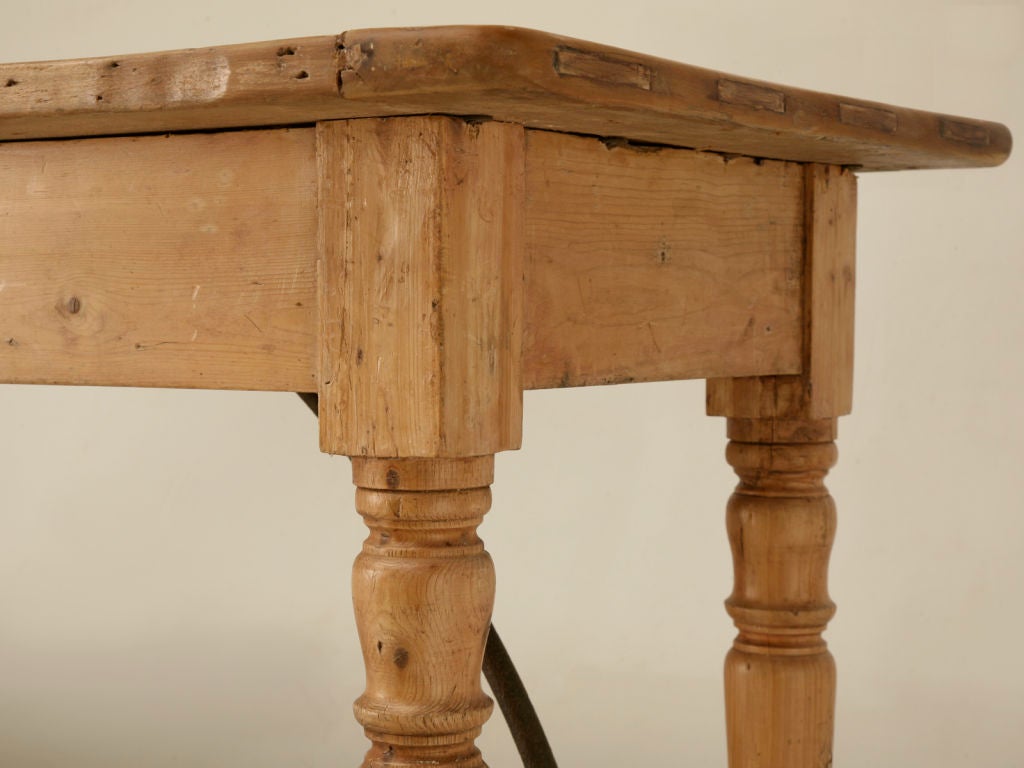 Circa 1820 Original Antique Irish Pine Work Table In Good Condition In Chicago, IL