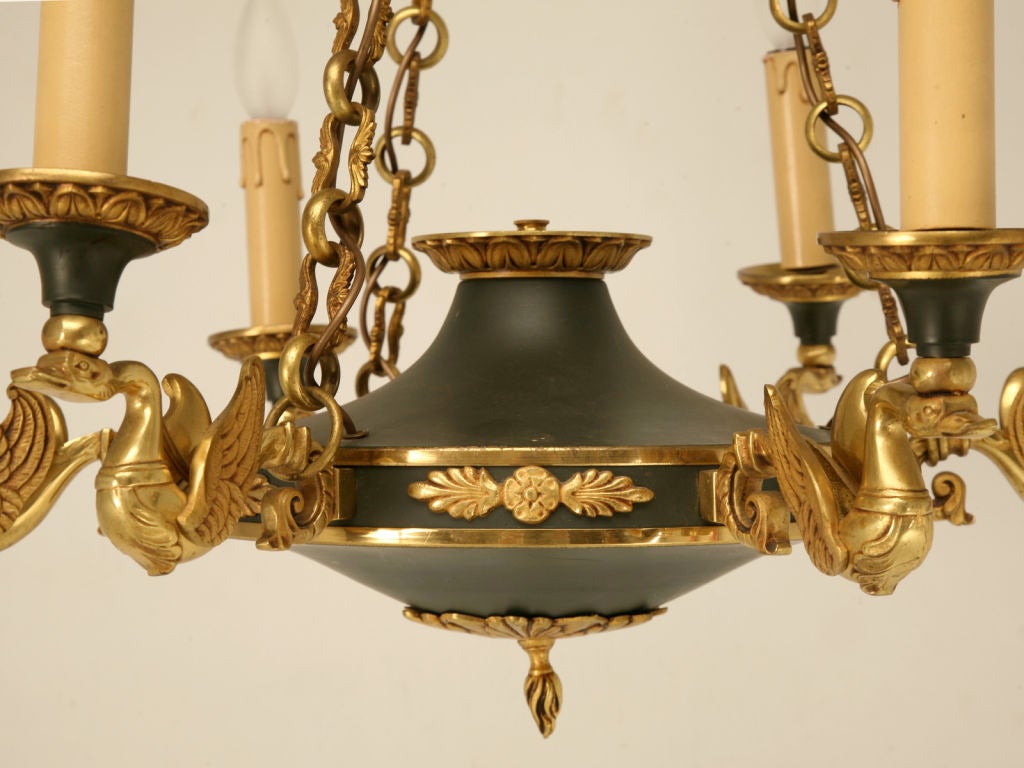 Araña de 6 luces estilo Imperio francés de tole vintage Francés en venta