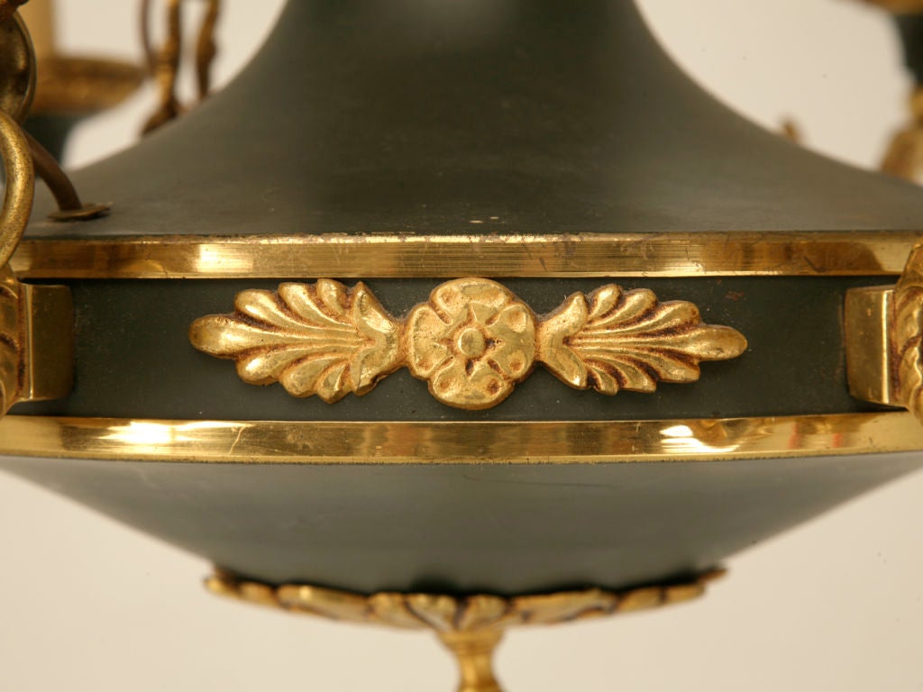 Araña de 6 luces estilo Imperio francés de tole vintage en Bueno estado para la venta en Chicago, IL
