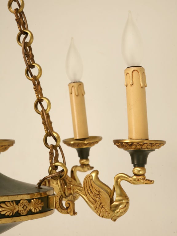 Araña de 6 luces estilo Imperio francés de tole vintage mediados del siglo XX en venta