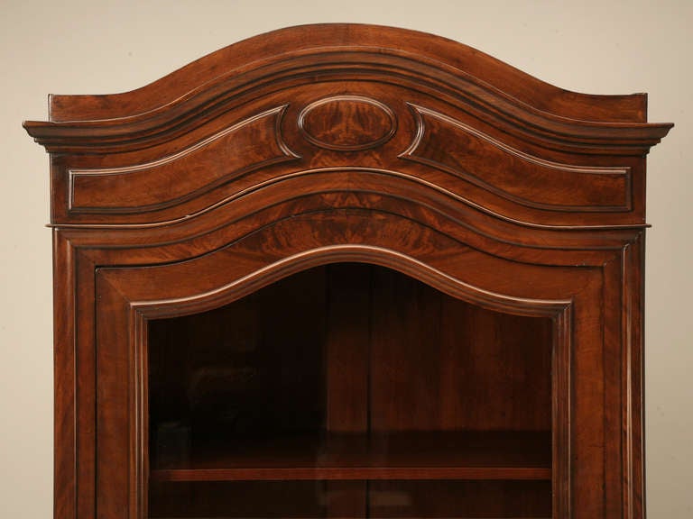 Antique French Glazed Crotch Mahogany Cabinet with Hidden Drawer In Good Condition In Chicago, IL