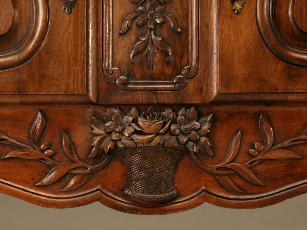 19th C. Antique French Rococo Heavily Hand-Carved Walnut Buffet 5