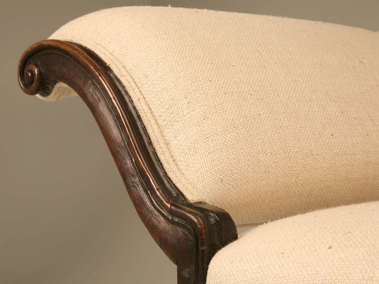 Italian Venetian Carved Walnut Sofa, Correctly Restored c1700's Todd Hase Silk In Good Condition In Chicago, IL
