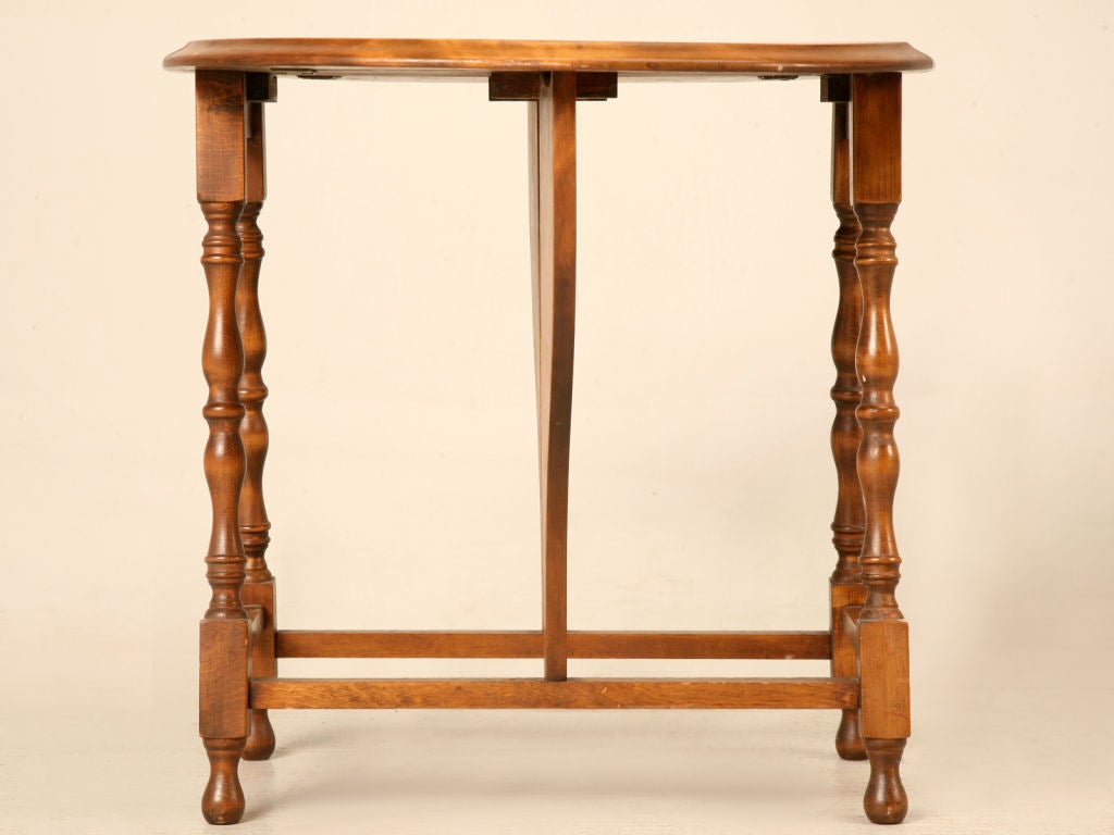 Unknown Petite Vintage Oak Drop-Leaf Side/End Table