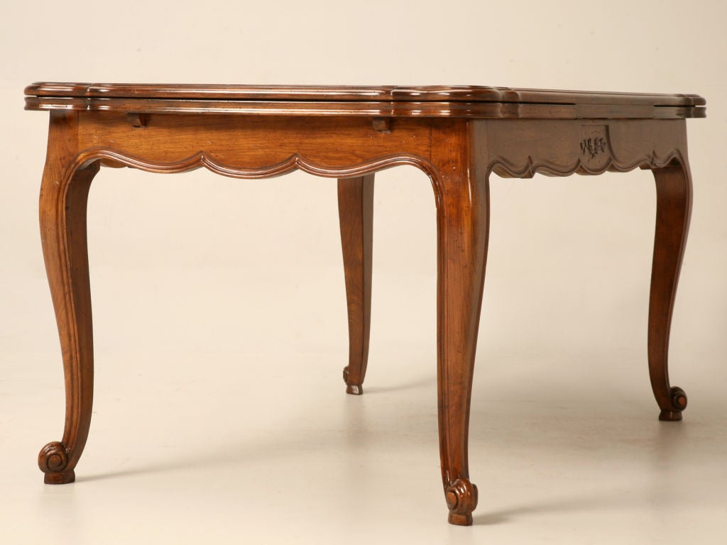 Exquisite Vintage French Louis XV Cherry-Wood Draw Leaf Table In Excellent Condition In Chicago, IL