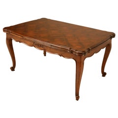 Exquise table à abattant de style Louis XV en merisier