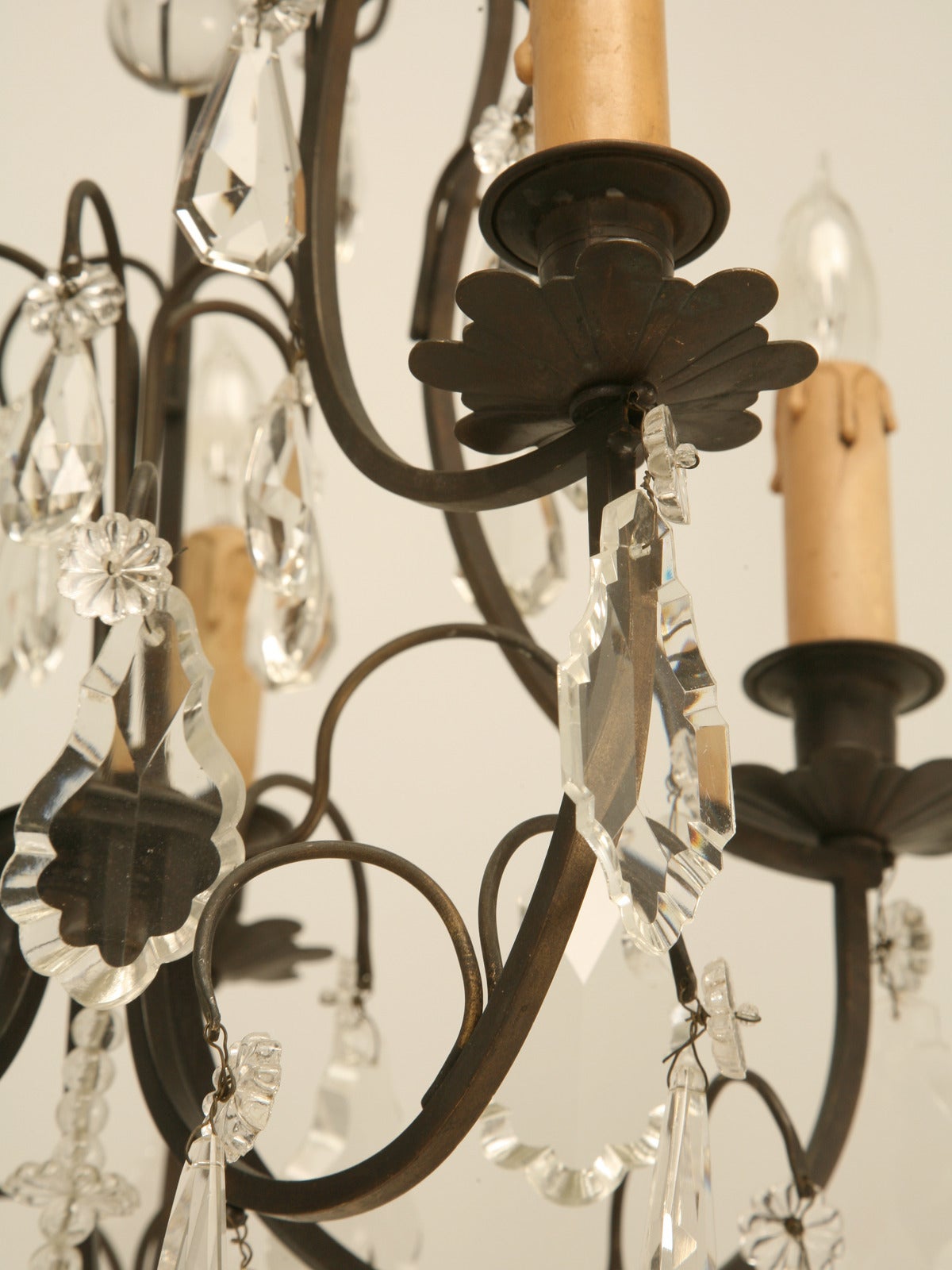 Cristal Lustre Vintage français à cinq lumières en bronze en vente