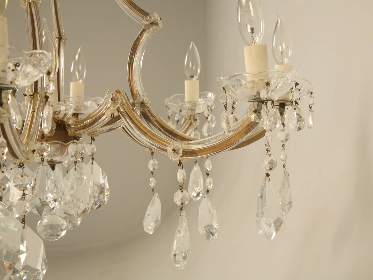 Hand-Crafted Spanish Chandelier in a Baroque Style, Brass and Crystal circa 1930s For Sale