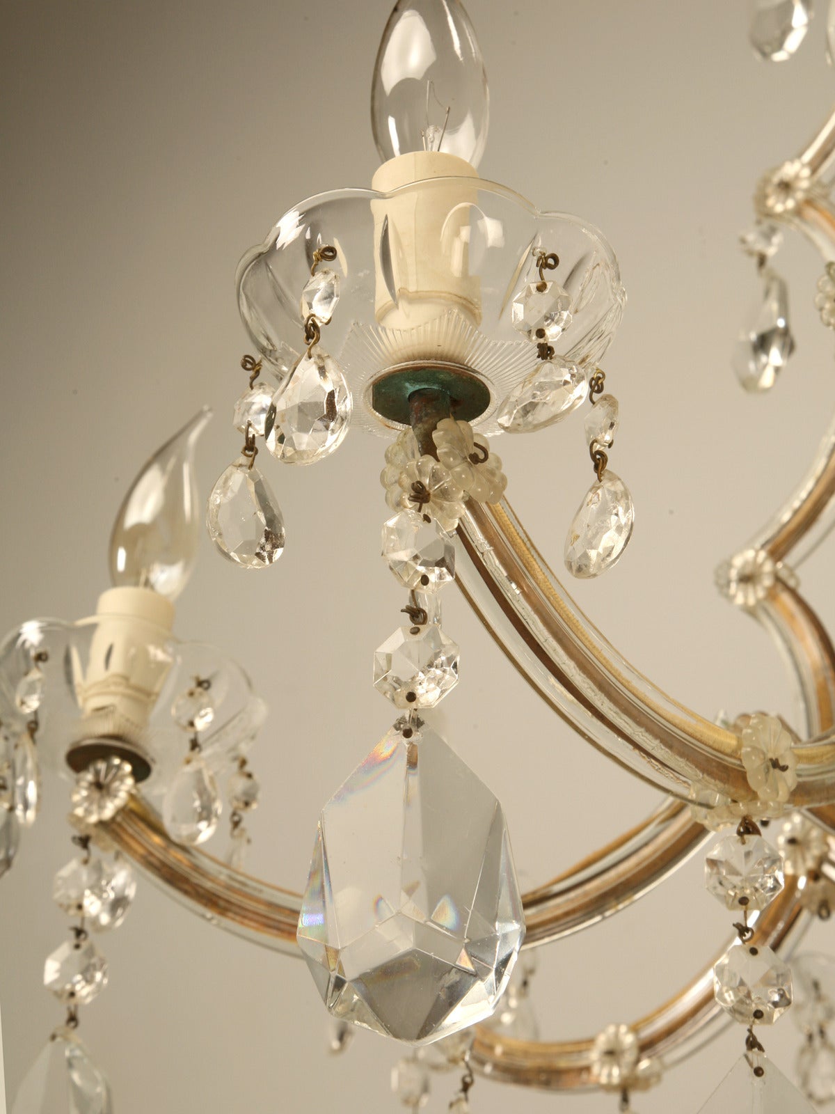 Spanish Chandelier in a Baroque Style, Brass and Crystal circa 1930s For Sale 1