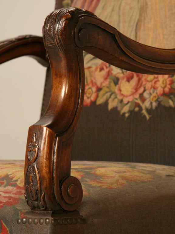 Walnut Magnificent Pair of Antique French Rococo Throne Chairs
