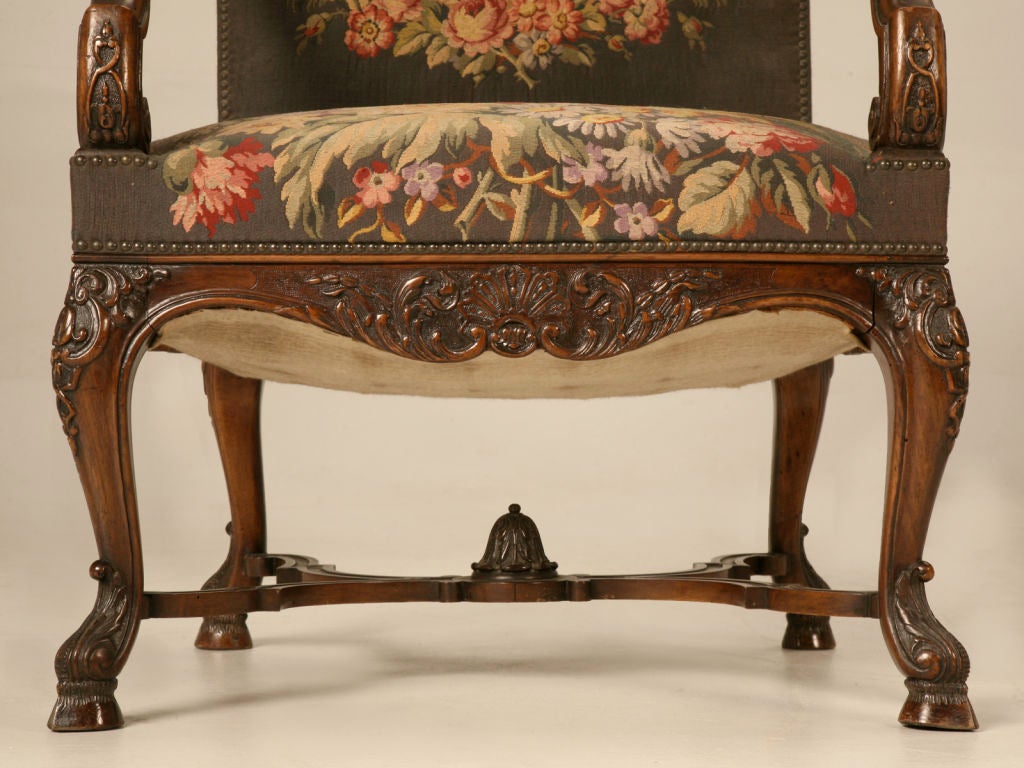 Magnificent Pair of Antique French Rococo Throne Chairs 2
