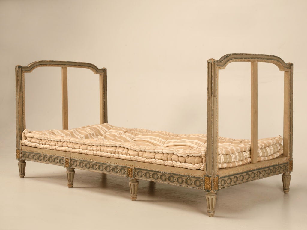 Outstanding original paint antique French Louis XVI day bed with awesome carved and painted details. This fine day bed oozes comfort, style, and charm within its classic Louis XVI character. The perfect bed for ones little princess, a great spot to