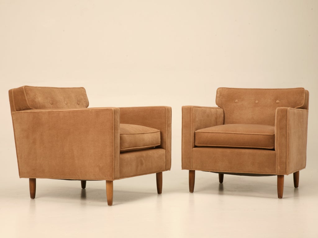 Classic Pair of Mid-Century Modern Lorelei Club Chairs by Dunbar 1