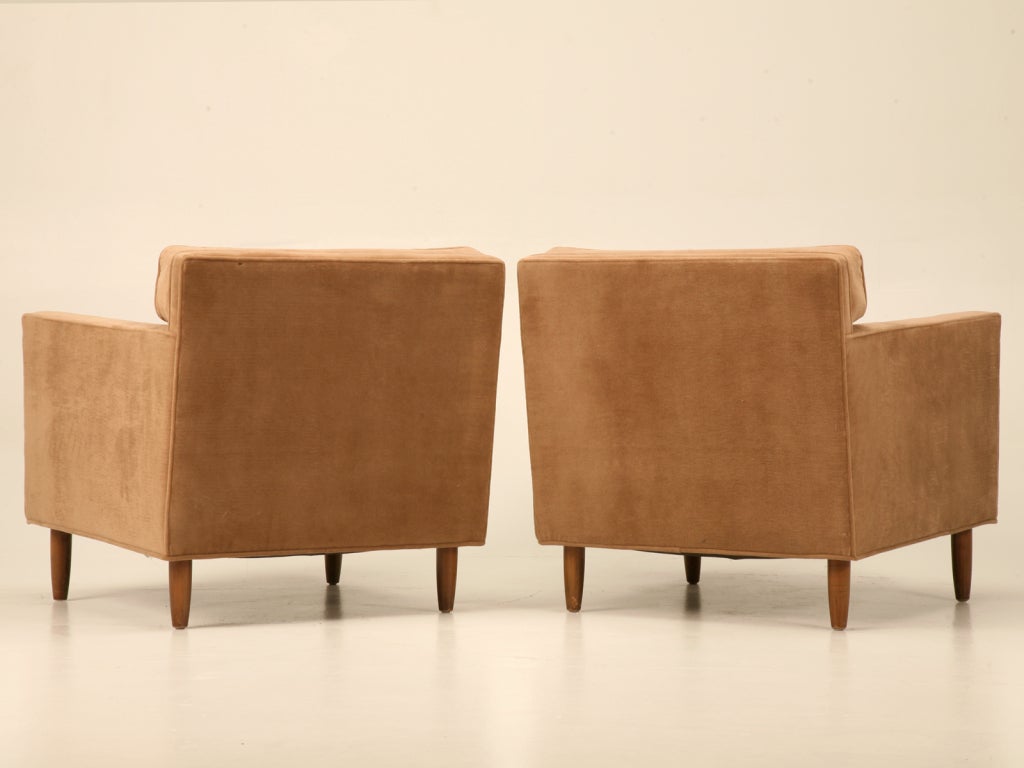 Classic Pair of Mid-Century Modern Lorelei Club Chairs by Dunbar 4