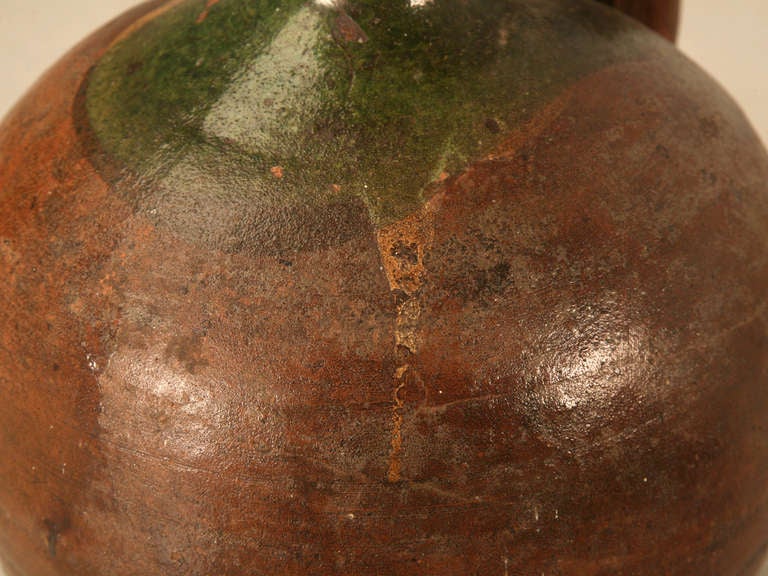 Primitive Antique French Hand Thrown Earthenware Wine Jug In Good Condition In Chicago, IL