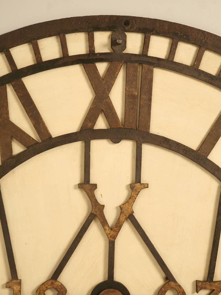 English Cast Iron Clock Face Dining Table In Good Condition In Chicago, IL