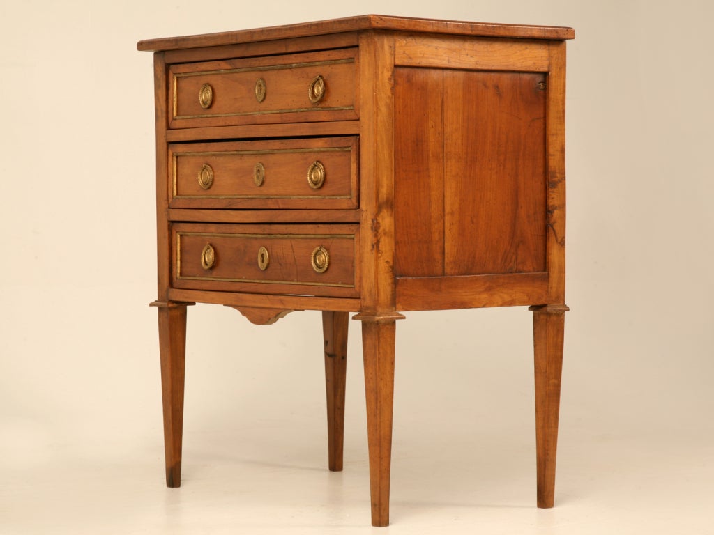18th Century and Earlier Dynamite Petite 18th C. Orig. French Louis XVI Cherry Commode