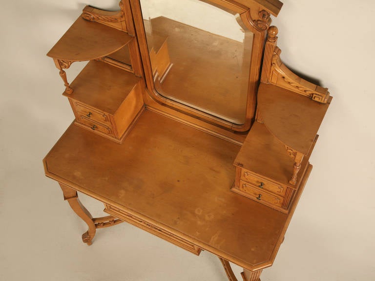Maple American Victorian Dressing Table with Mirror