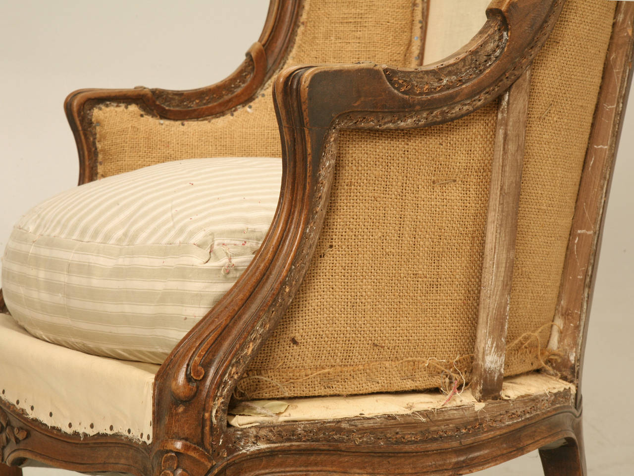 Antique French Hand-Carved Walnut Louis XV Style Chair, Down Cushion circa 1880s In Good Condition For Sale In Chicago, IL