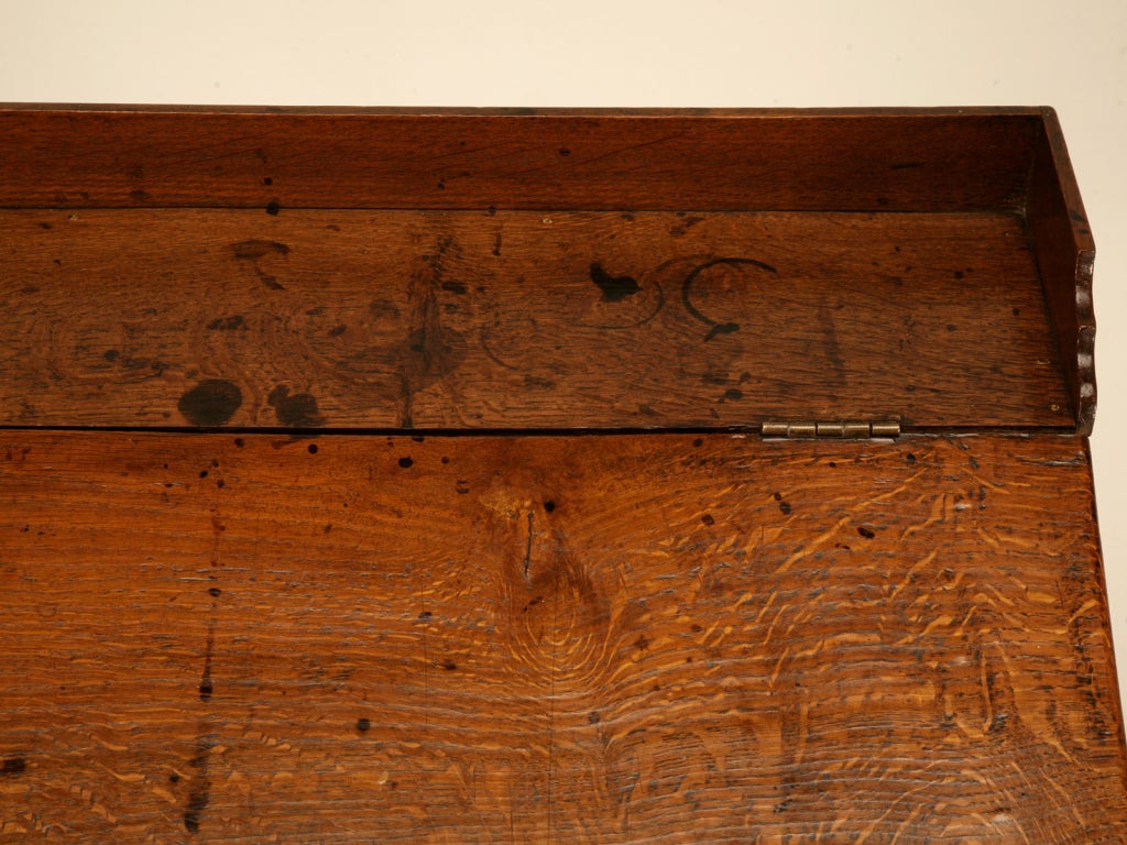 Outstanding Antique American Quarter-Sawn Oak School Desk In Good Condition In Chicago, IL