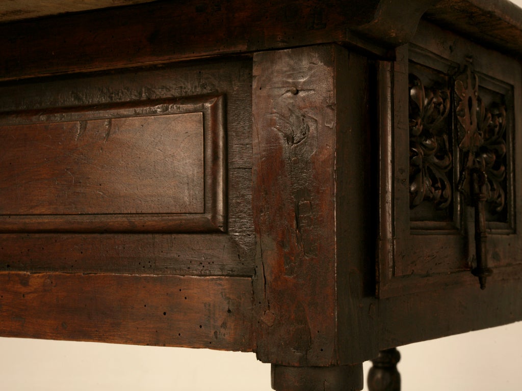 Antique Spanish Console or Sofa Table Three Deep Drawers circa 1700's Restored In Good Condition For Sale In Chicago, IL