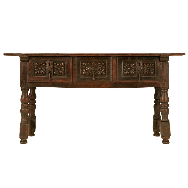Ancienne console ou table de canapé espagnole Trois tiroirs profonds circa 1700's Restaurée en vente