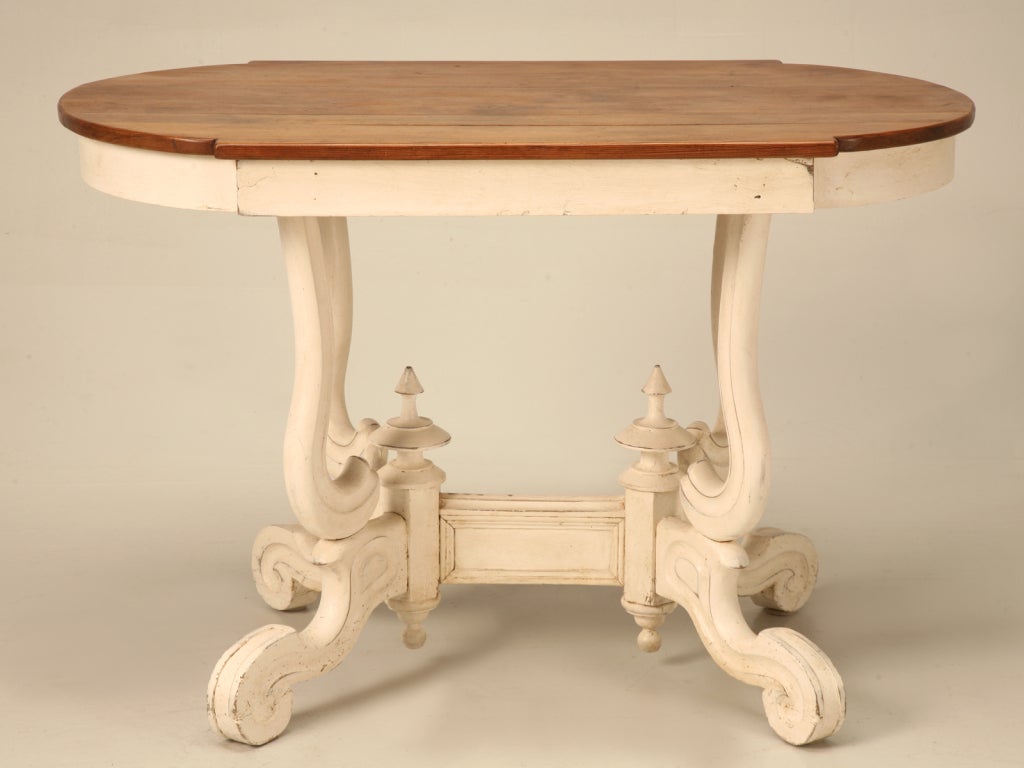 Dynamite antique English pine parlor table with a unique painted pedestal base. Leaning towards a more casual aesthetic, pine furniture is awesome in weekend get aways, second homes and family room, too. The pedestal base offers an interesting