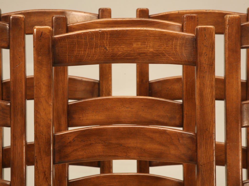 8 Handmade Vintage Country French Ladder-back Dining Chairs In Good Condition In Chicago, IL