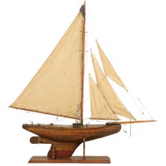 Stellar Antique English Gentleman's Pond Yacht auf Stand