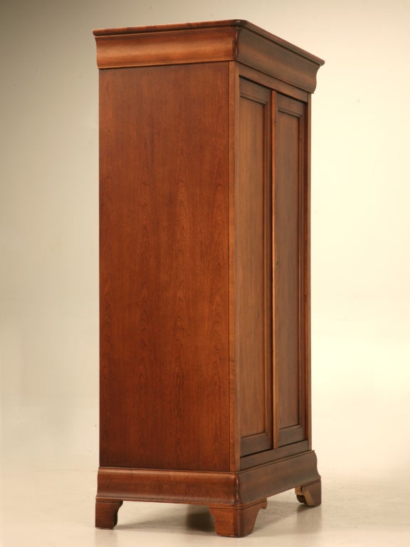 In absolutely astonishing condition, you would swear by looking at it that this armoire was brand new. We do know however, that it is not, our customers purchased this exceptional armoire over 30 years ago and placed it in a guest room that was