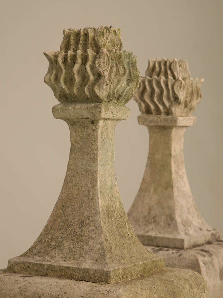 Pair of Original c.1820 Antique French Hand-Cut Stone Flaming Finials In Good Condition In Chicago, IL