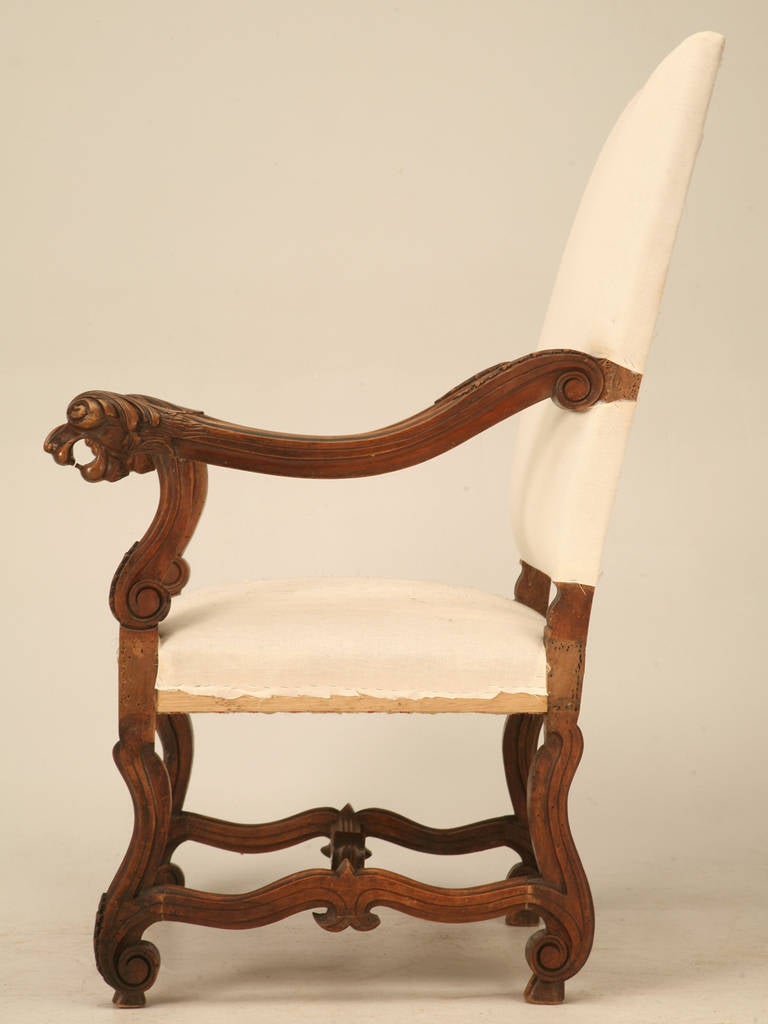 French, Walnut Os de Mouton Throne Chair with Dog Armrests, circa 1880 For Sale 3