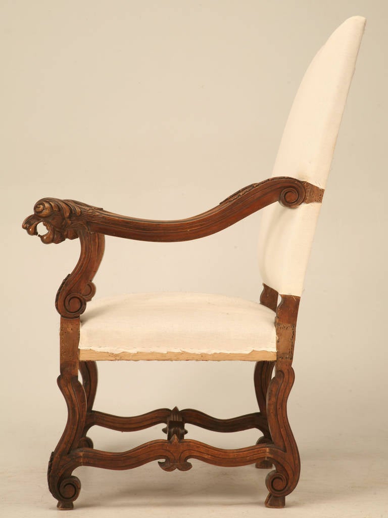 Fauteuil trône français en noyer avec accoudoirs en forme d'os de mouton, vers 1880 en vente 2