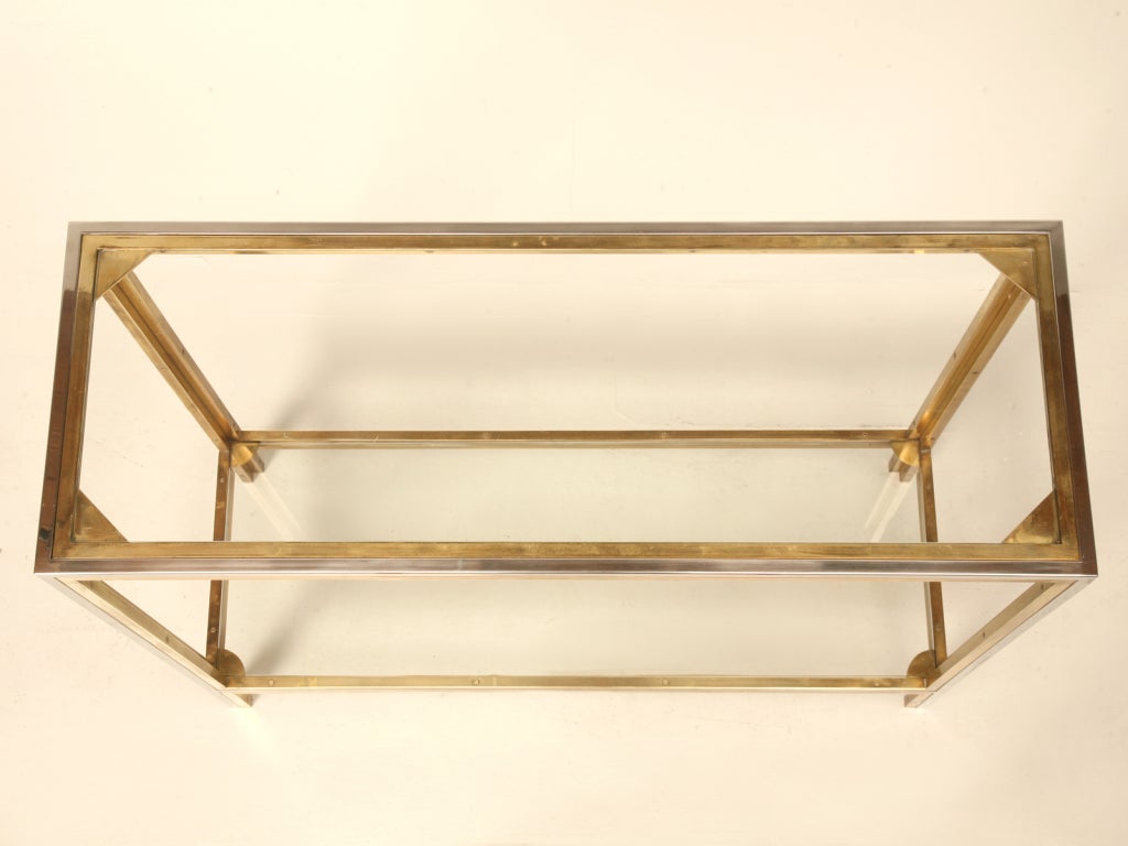 Offering the best of both worlds, this fine French modern table does just that being constructed of both polished brass and a slightly more dull raw steel. The two metals work tremendously well together, making a profound statement without a bunch