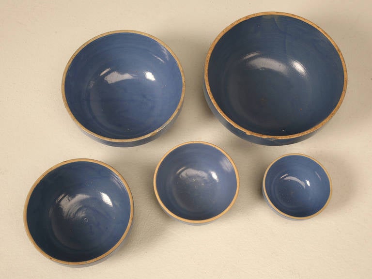 Set of Five Matched Vintage American Pottery Bowls For Sale at 1stdibs