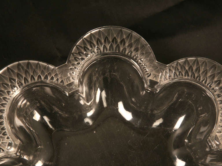 Vintage French Lalique Crystal Scalloped Bowl-Signed For Sale 3