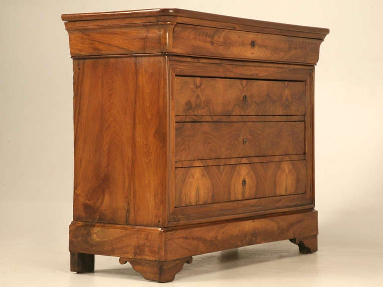 Antique French Louis Philippe Oystered & Bookmatched Burled Elm Commode