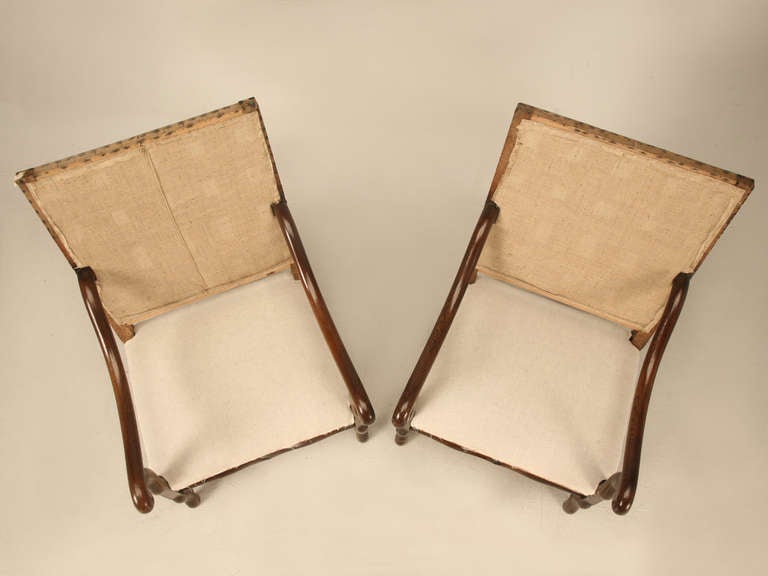 This fine pair of early 20th century solid oak throne chairs offer an unbeatable Os de Mouton or Louis XIII design making them easily work with other styles seamlessly. Having been completely conserved, these chairs are not only strong and sturdy