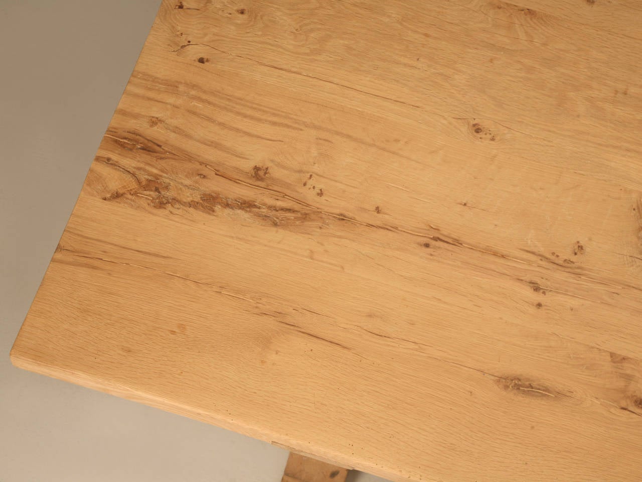 Country Table de ferme faite sur mesure en chêne blanc récupéré, disponible dans toutes les tailles par Old Plank en vente