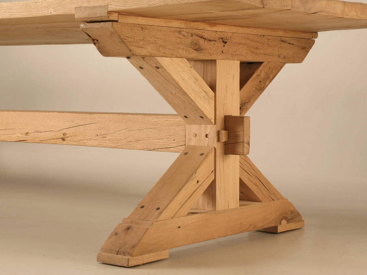 Maßgefertigter Bauerntisch aus aufgearbeiteter weißer Eiche, erhältlich in jeder Größe von Old Plank (amerikanisch) im Angebot