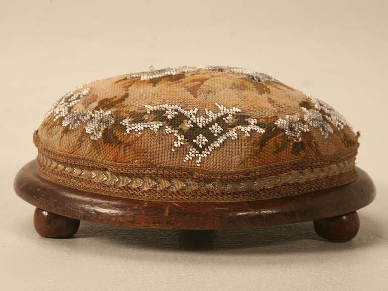 Antique English Ladies Hand Beaded Tuffet or Footstool In Good Condition In Chicago, IL