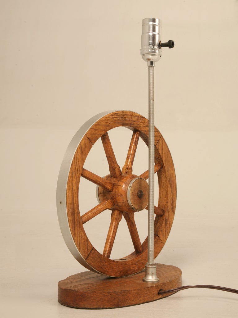 Original Vintage A. Brandt Ranch Oak Wagon Wheel Western-Cowboy Table Lamp For Sale 1