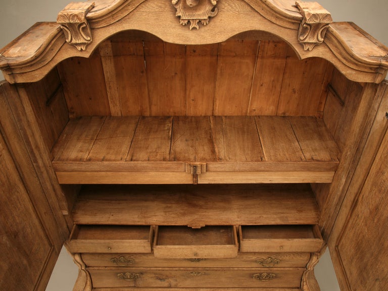 Stunning All Original 18th Century Dutch Oak Bombe Cupboard w/Tulip Plateaus 6