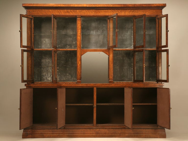 Spectacular Original Antique General Store Tobacco Cabinet in Quarter-Sawn Oak In Good Condition In Chicago, IL