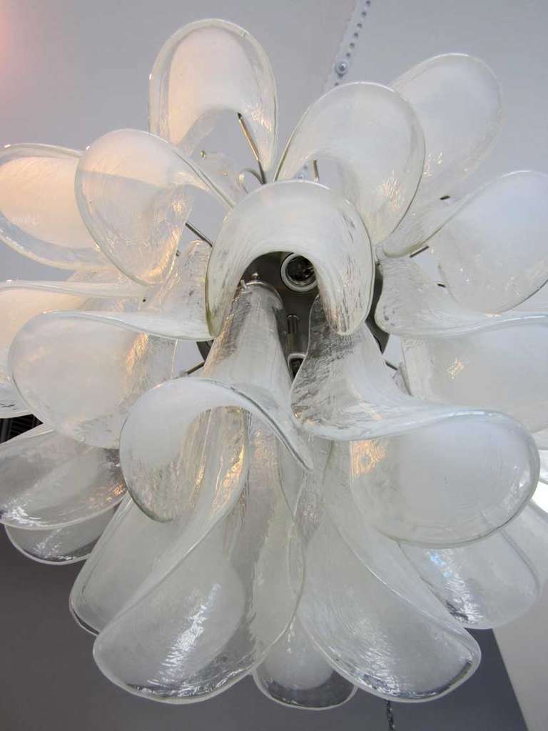 Vintage Clear and White Mazzega Murano Chandelier In Excellent Condition In West Palm Beach, FL