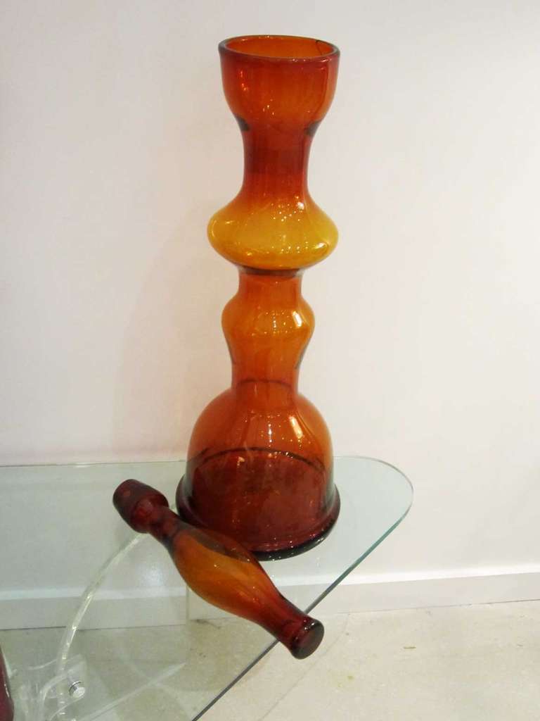 Architectural scale honey colored vintage glass decanter with complimentary stopper by Blenko.
Stopper and neck are rough hewn to create tooth and eliminate stopper slipping.
