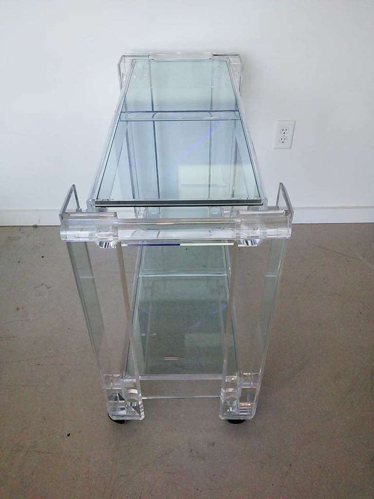 Vintage Lucite Bar Cart In Excellent Condition In West Palm Beach, FL