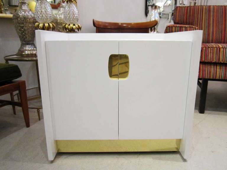 Pair of White Lacquer Mid Century Modern Bedside Tables