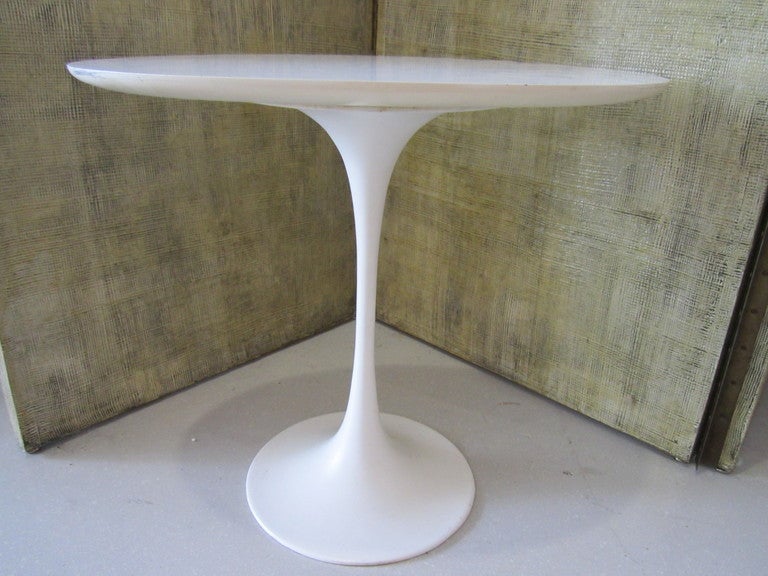 Vintage Oval Saarinen Side Table 2